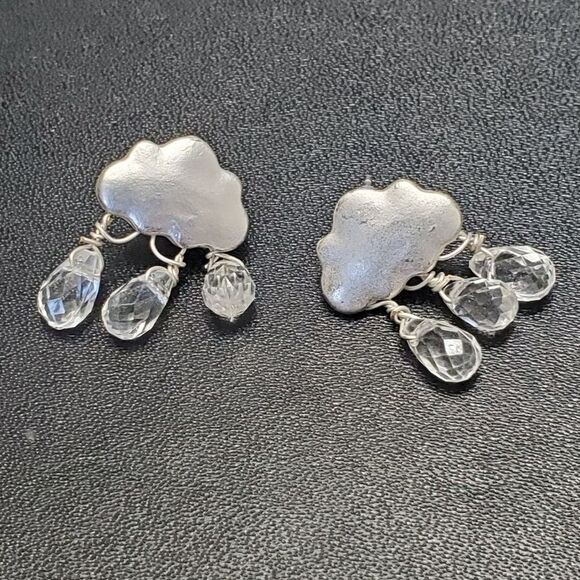 Unbranded Jewelry - Silver tone raindrop cloud earrings clear